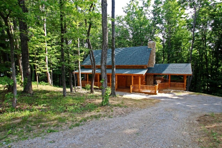 Log Cabins (Logan, Ohio, United States)