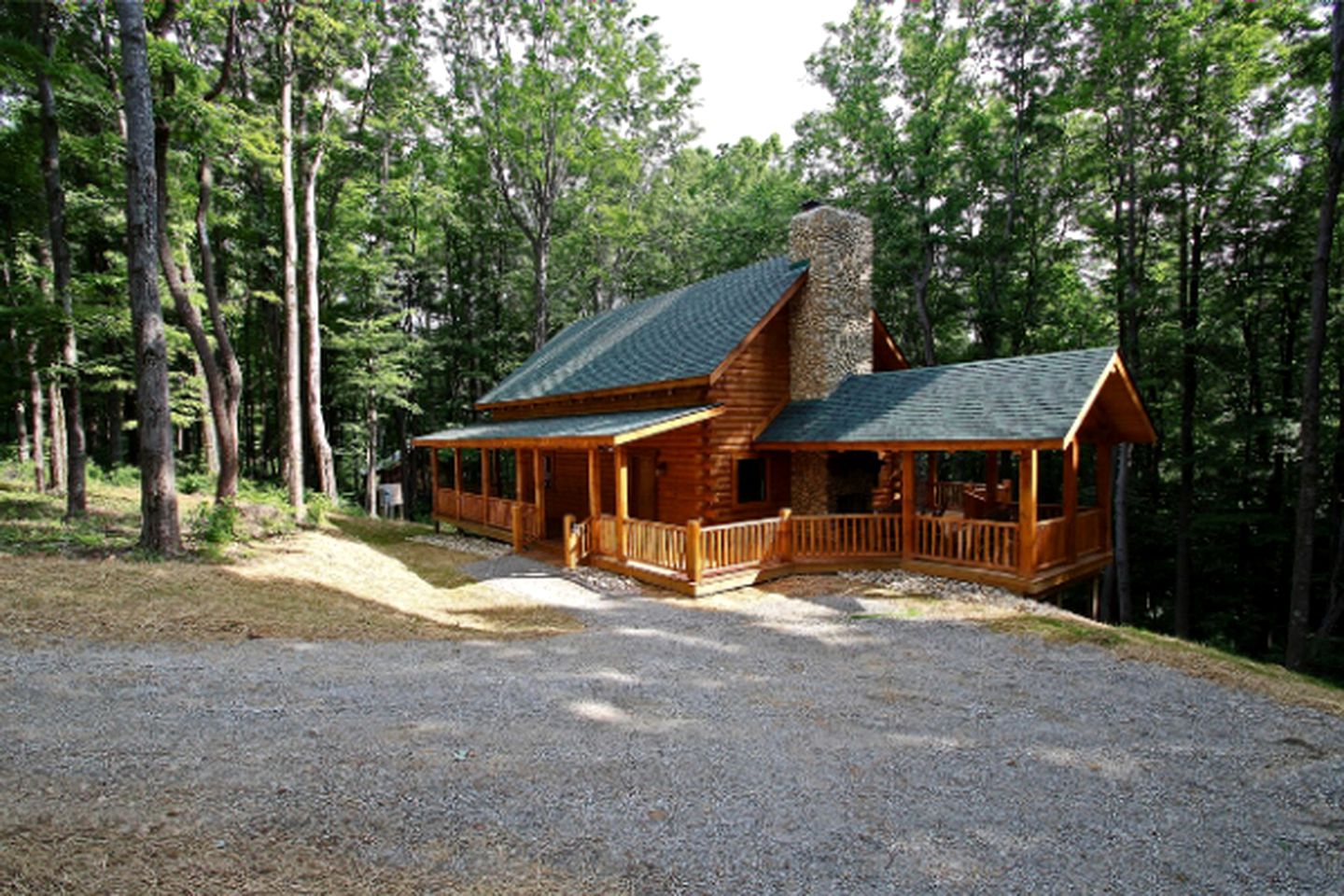 Large Log Cabin Rental Perfect for Families in Hocking Hills, Ohio