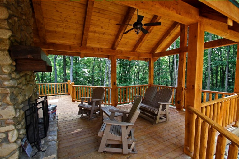 Log Cabins (Logan, Ohio, United States)