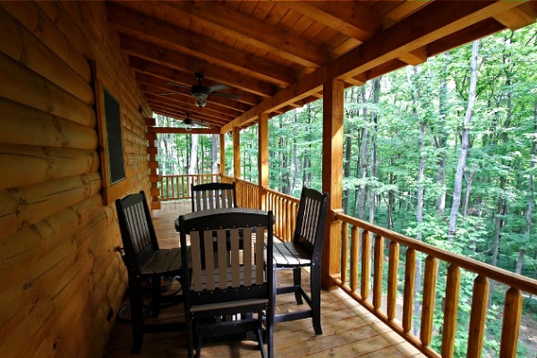 Log Cabins (Logan, Ohio, United States)