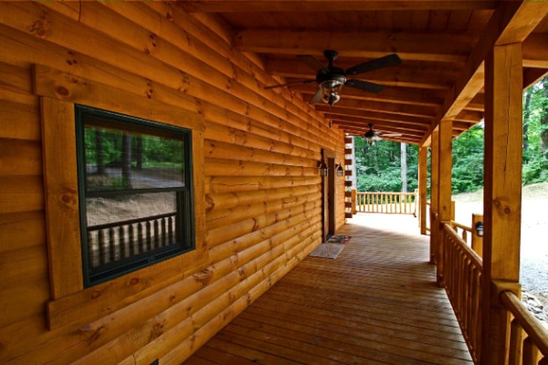 Log Cabins (Logan, Ohio, United States)