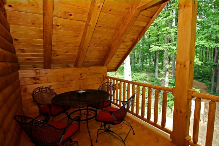 Log Cabins (Logan, Ohio, United States)