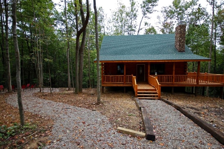 Log Cabins (Logan, Ohio, United States)