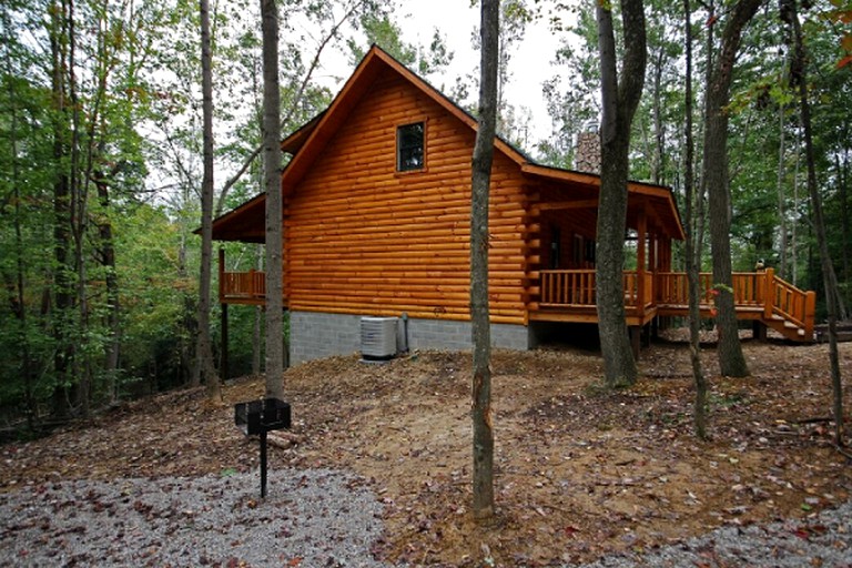 Log Cabins (Logan, Ohio, United States)