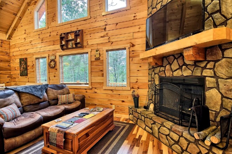 Log Cabins (Logan, Ohio, United States)