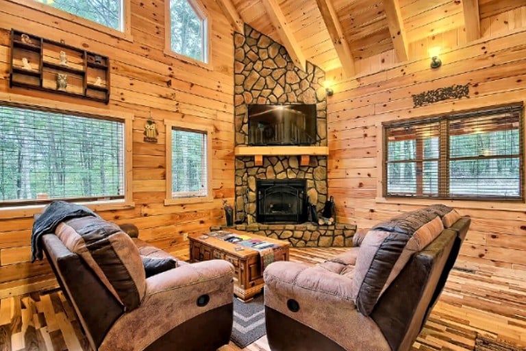 Log Cabins (Logan, Ohio, United States)