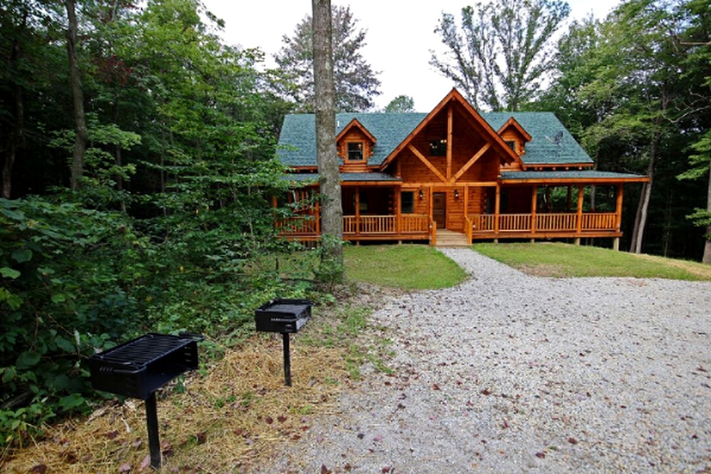 Delightful Vacation Cabin Perfect for a Large Group near Ash Cave, Ohio