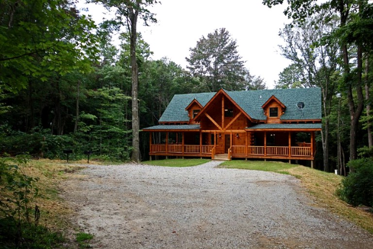 Log Cabins (Logan, Ohio, United States)