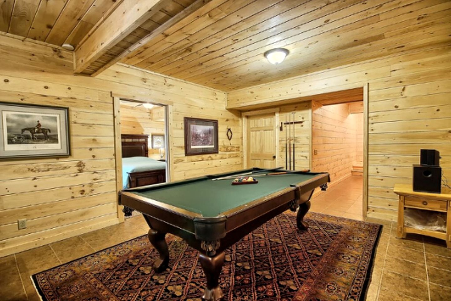 Delightful Vacation Cabin Perfect for a Large Group near Ash Cave, Ohio