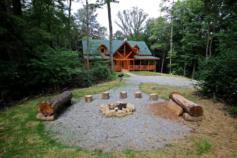 Log Cabins (Logan, Ohio, United States)