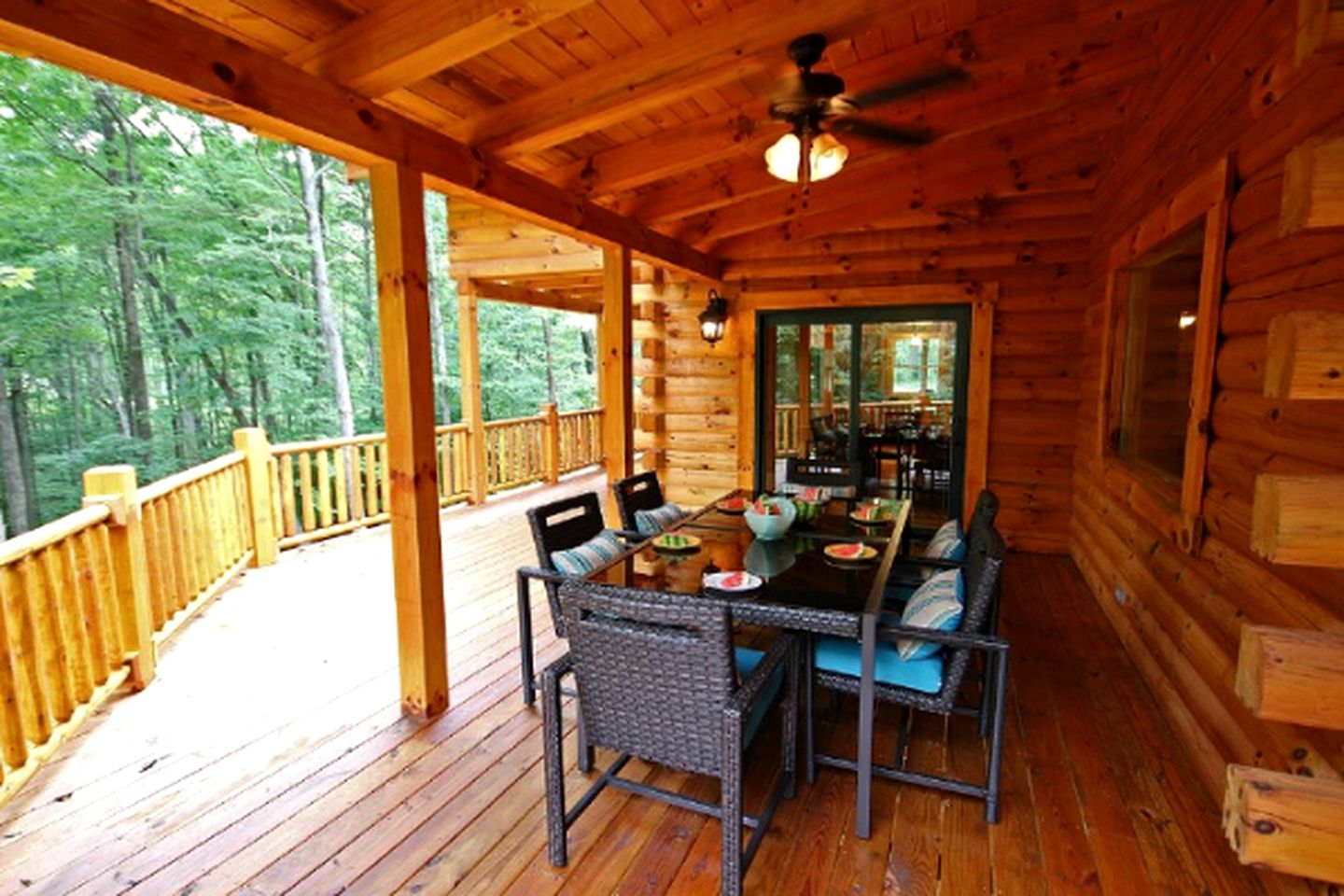 Delightful Vacation Cabin Perfect for a Large Group near Ash Cave, Ohio