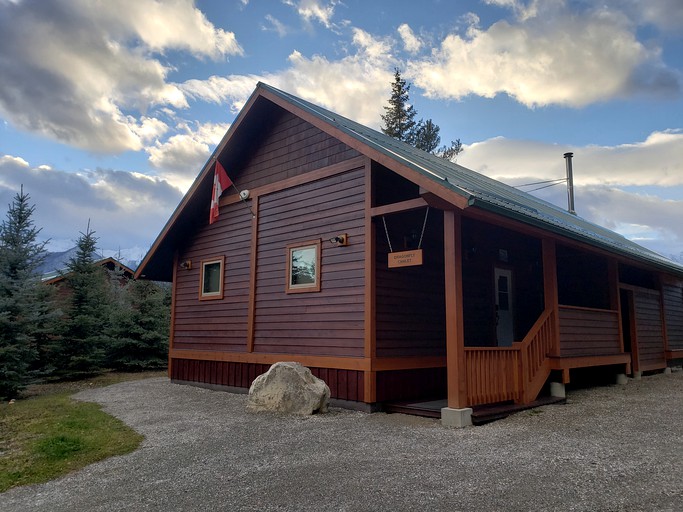 Mountain Cabin With Hot Tub In Golden British Columbia