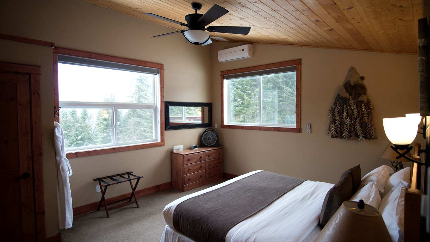 Spacious Secluded Cabin Getaway in the Rocky Mountains of British Columbia