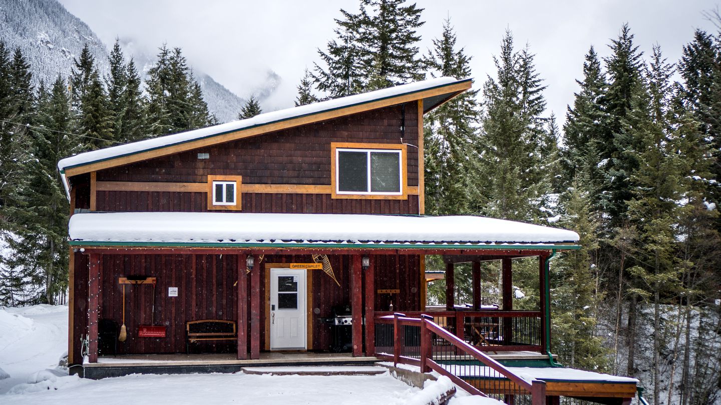Spacious Secluded Cabin Getaway in the Rocky Mountains of British Columbia