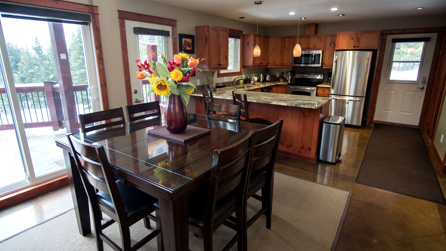 Spacious Secluded Cabin Getaway in the Rocky Mountains of British Columbia