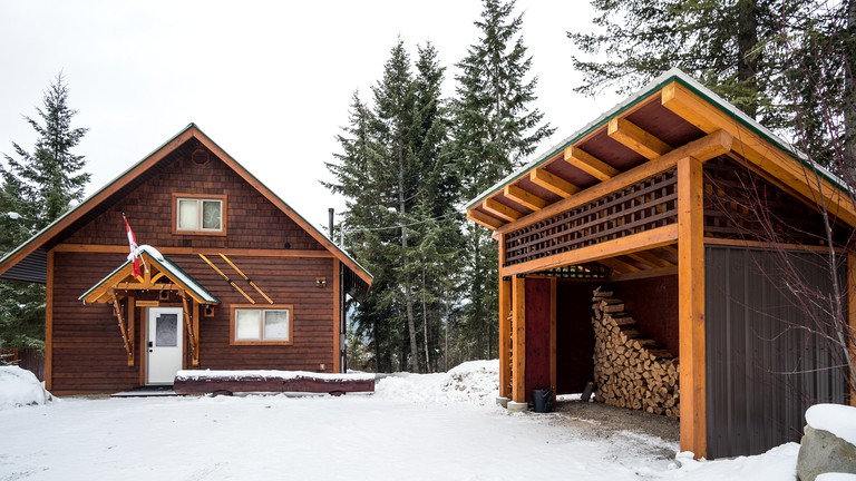 Luxury Mountain Cabin With Hot Tub In British Columbia