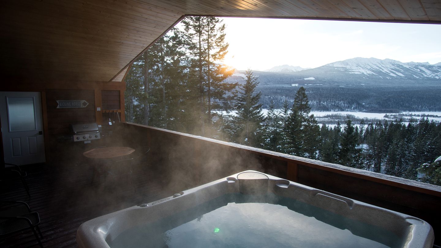 Mountain Cabin Retreat with a Hot Tub in Golden, British Columbia