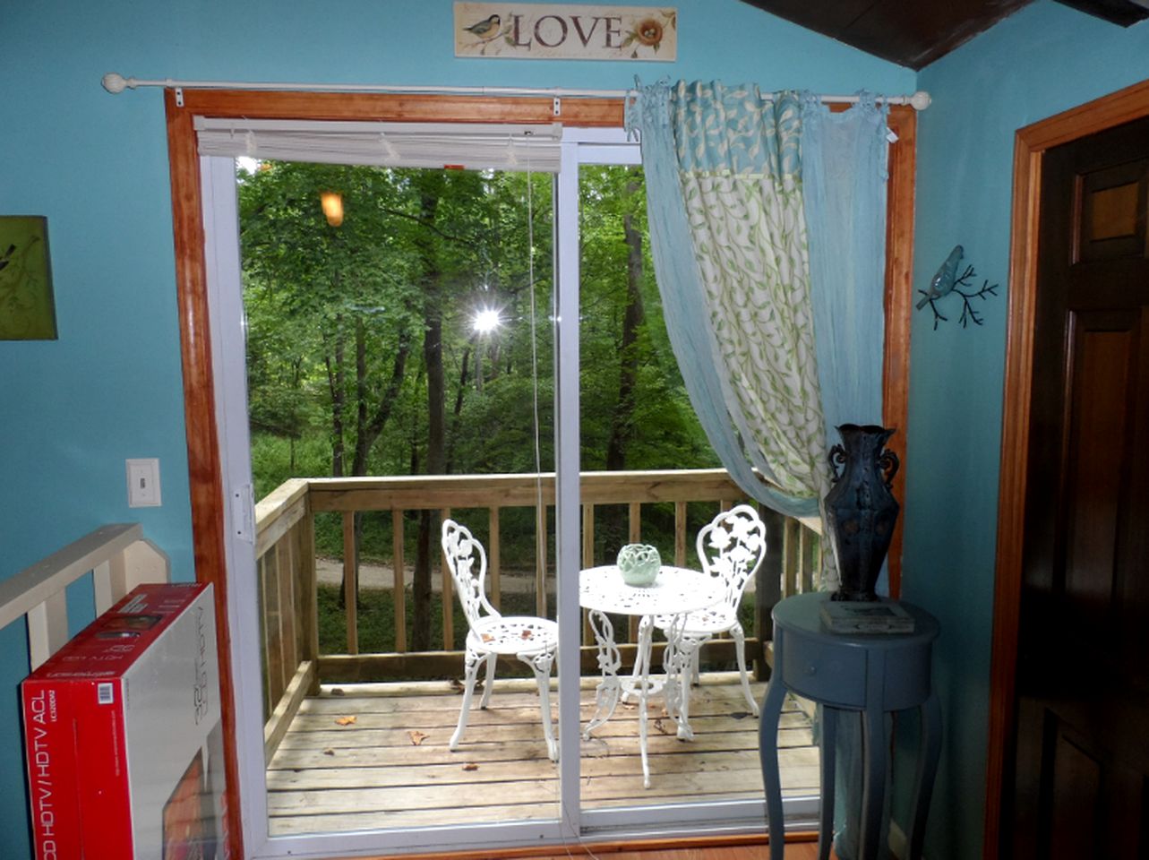 Woodland Cabin Rental with Expansive Deck near Columbus, Ohio