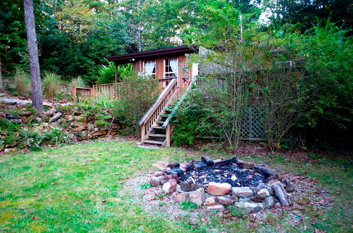 Quiet and Charming Cabin Rental on Hocking River in Southern Ohio