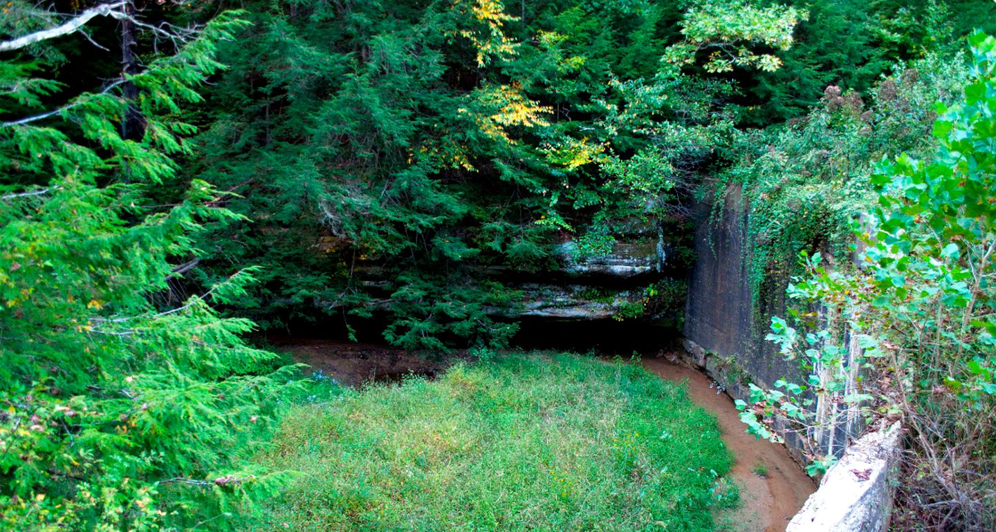 Quiet and Charming Cabin Rental on Hocking River in Southern Ohio