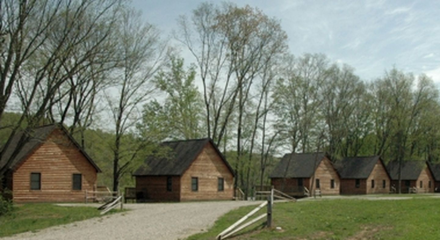 Simple Country-Style Cabin Rentals for Four along Hocking River, Ohio