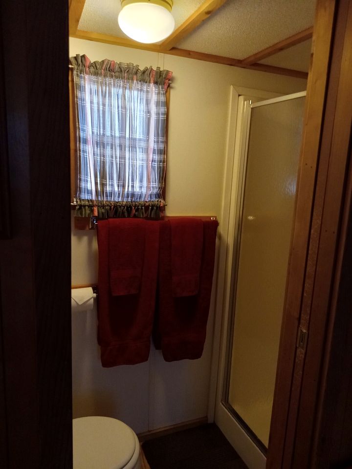 Charming Cabin with Private Bath and Wi-Fi near Lake Mead National Recreation Area, Arizona