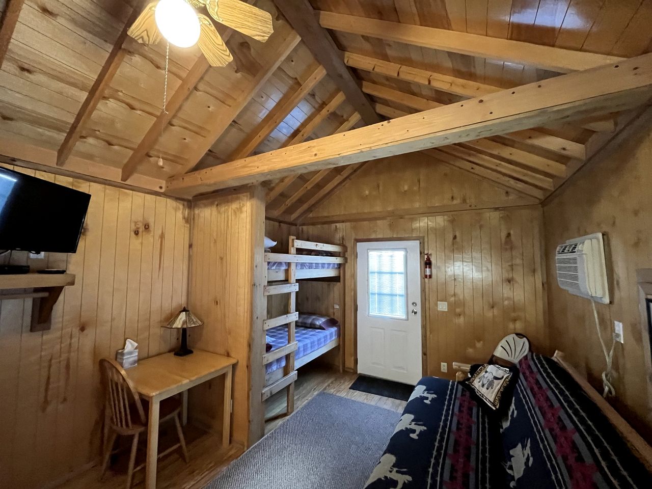 Charming Cabin with Private Bath and Wi-Fi near Lake Mead National Recreation Area, Arizona