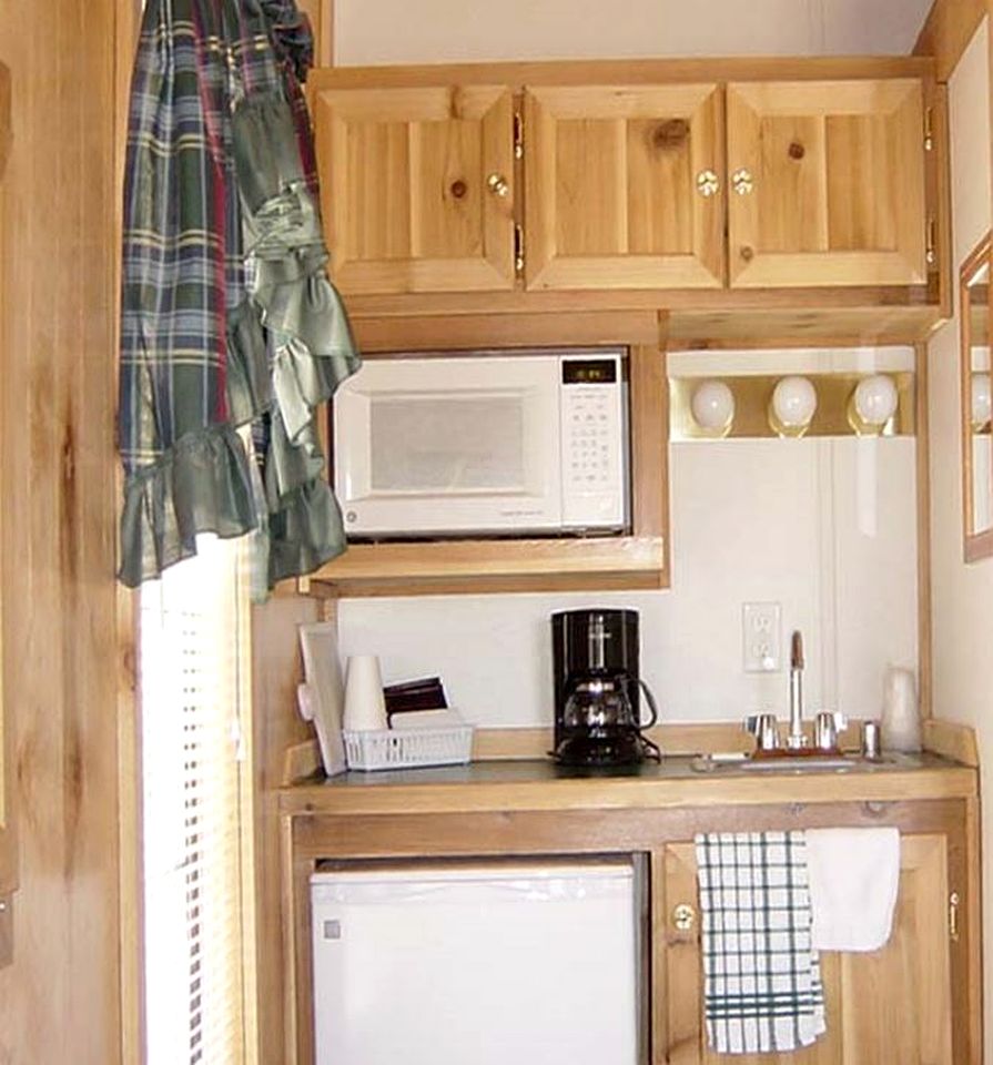 Charming Cabin with Private Bath and Wi-Fi near Lake Mead National Recreation Area, Arizona
