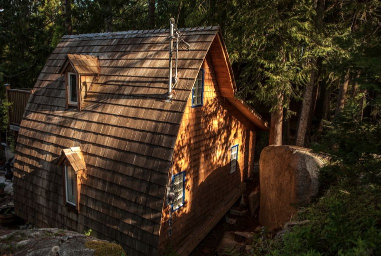 Cabins (Sechelt, British Columbia, Canada)