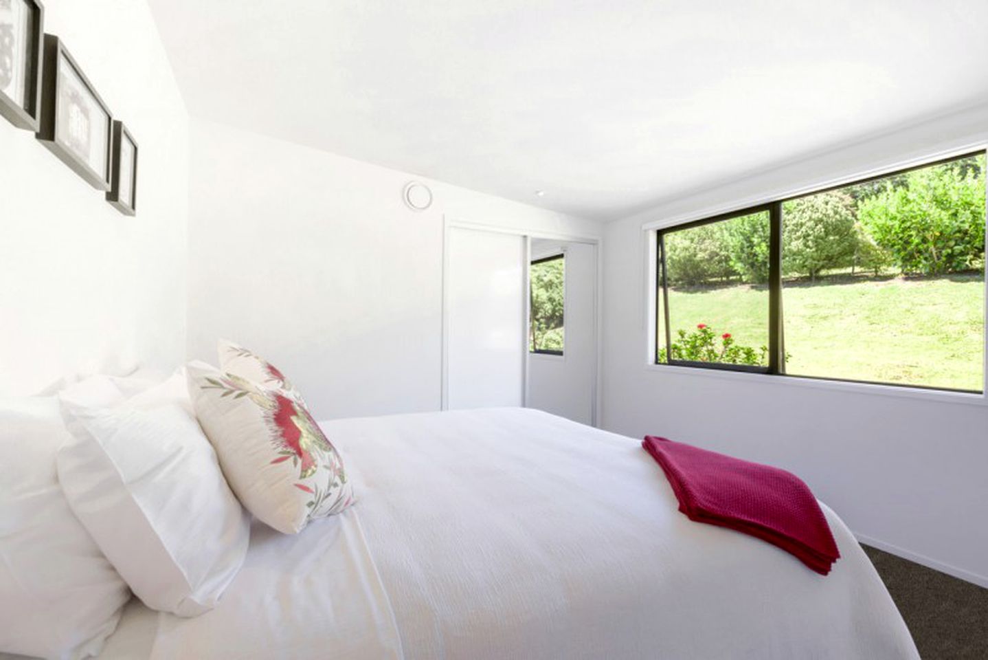 Modern Self-Catering Vacation Rental for 10 Guests on Waiheke Island, New Zealand