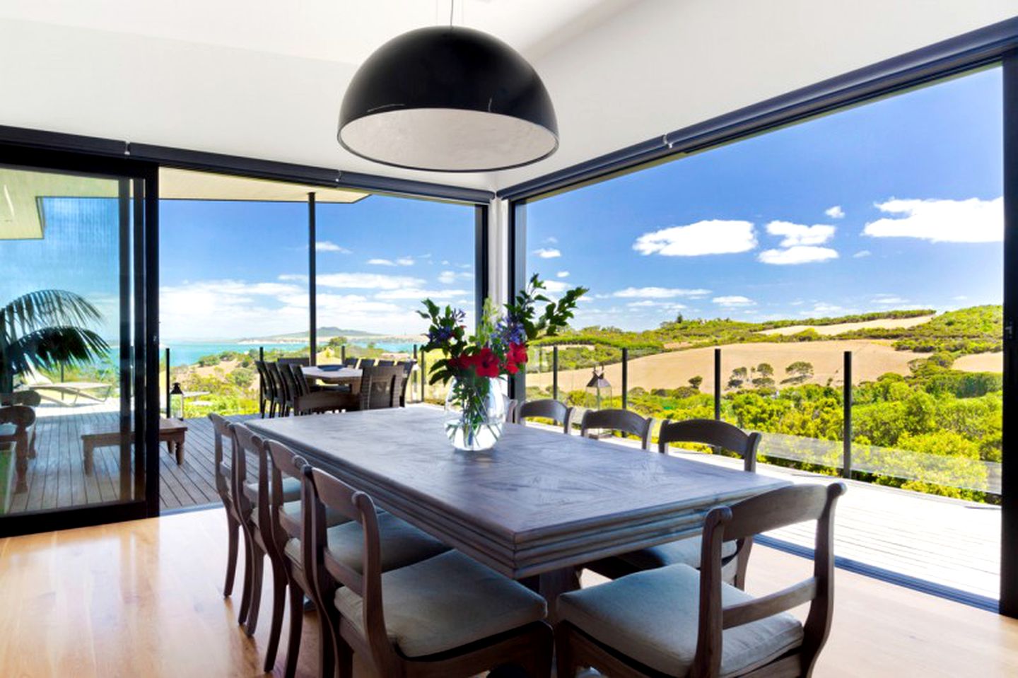 Modern Self-Catering Vacation Rental for 10 Guests on Waiheke Island, New Zealand