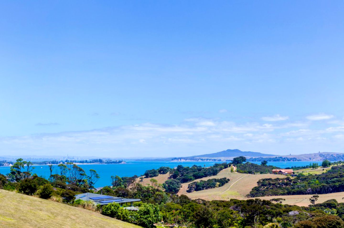 Modern Self-Catering Vacation Rental for 10 Guests on Waiheke Island, New Zealand