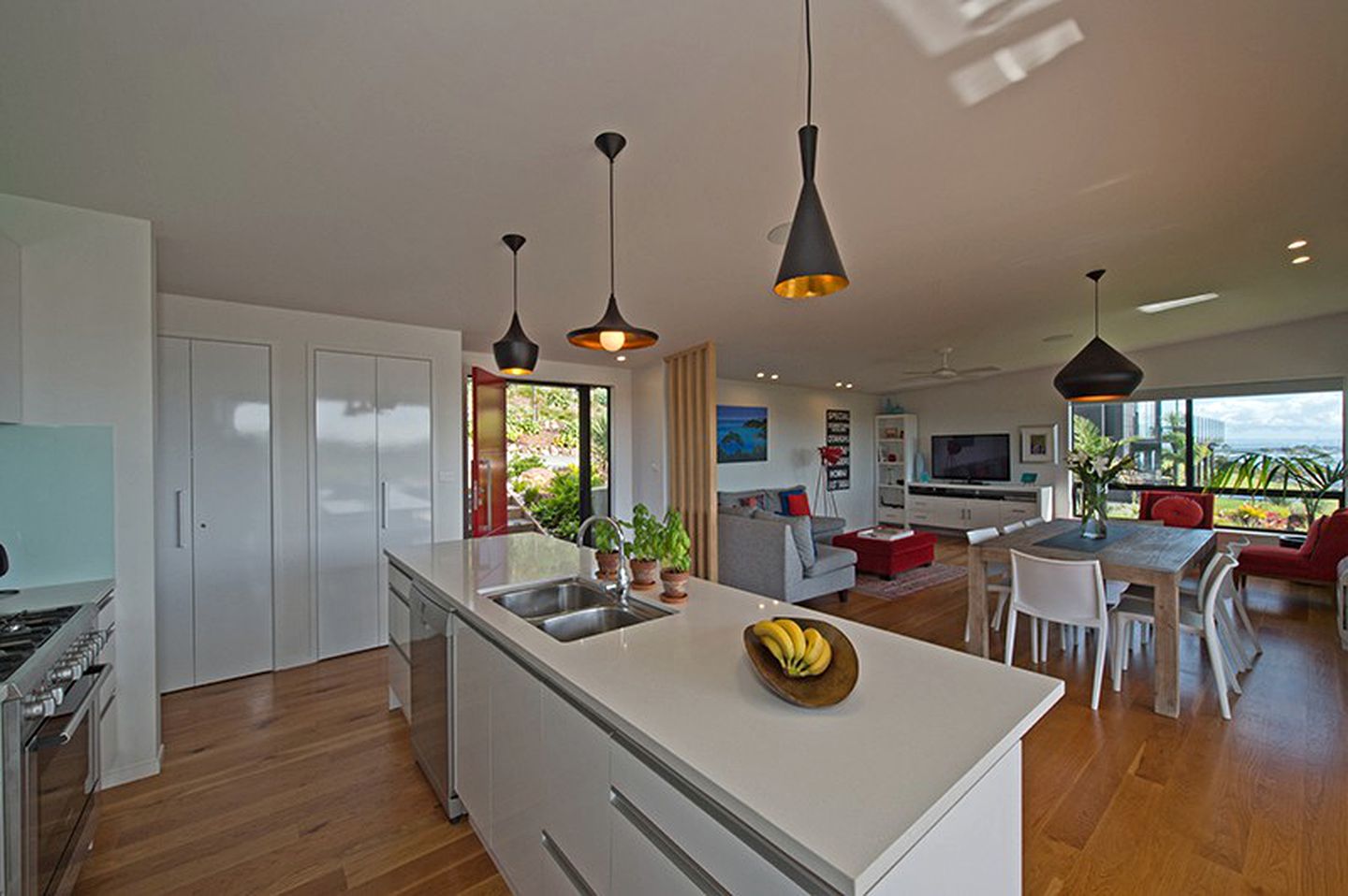 Two-Bedroom Luxury Vacation Rental with Vineyard Views near Auckland, New Zealand