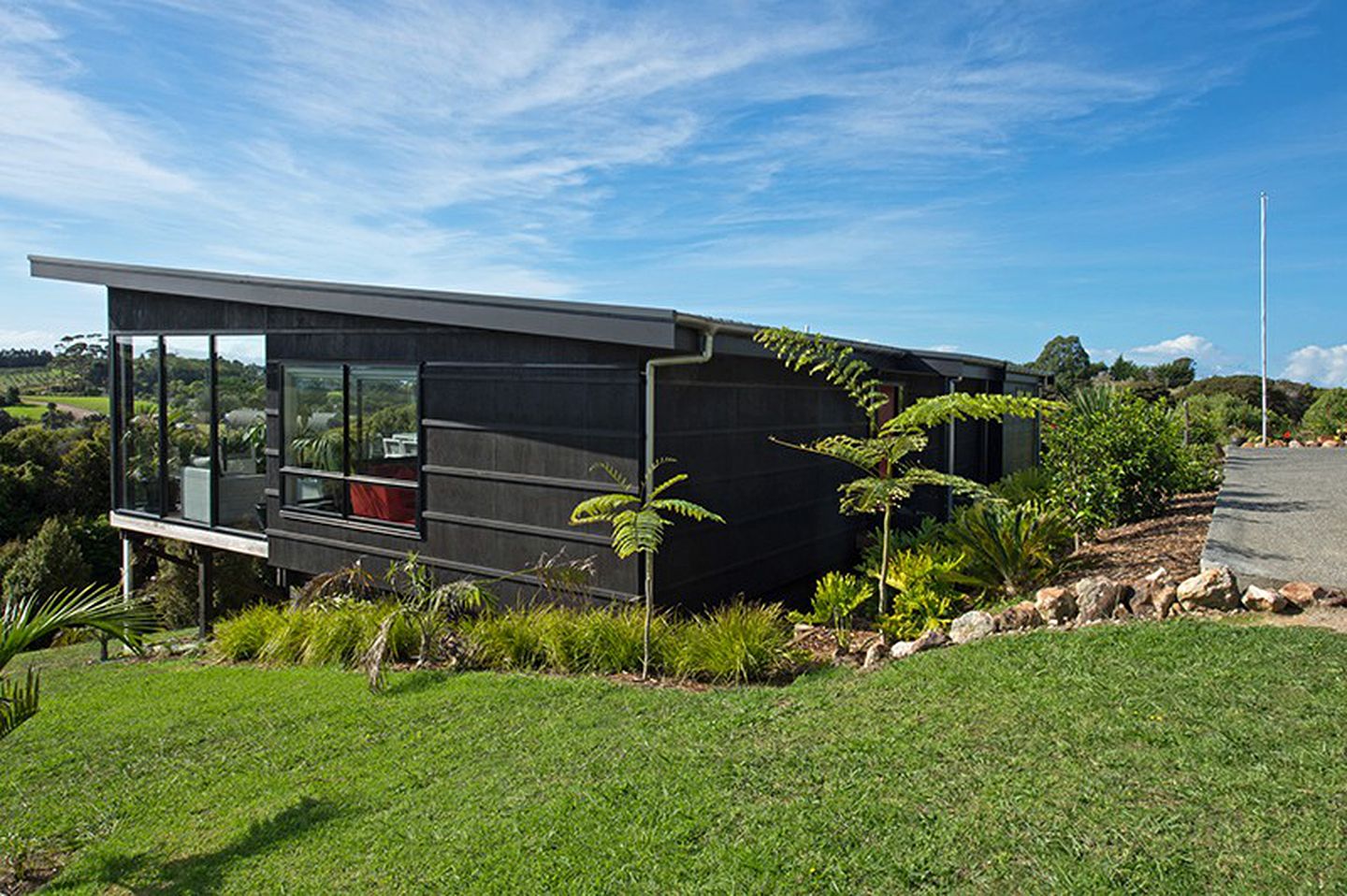 Two-Bedroom Luxury Vacation Rental with Vineyard Views near Auckland, New Zealand