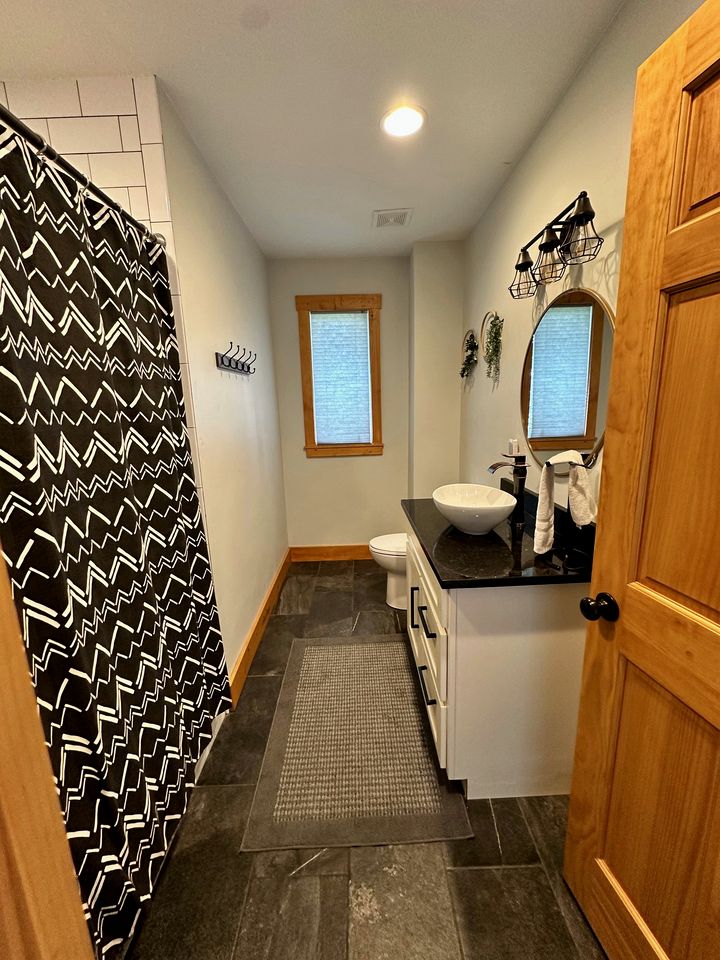 Beautiful Unit in a Scenic Farmhouse Retreat with Panoramic Views near Skiing & Trails in Tetonia, Idaho