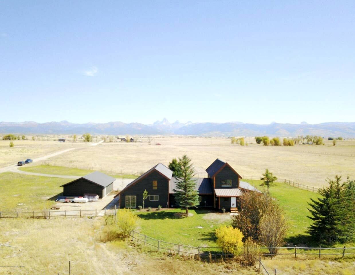 Beautiful Unit in a Scenic Farmhouse Retreat with Panoramic Views near Skiing & Trails in Tetonia, Idaho