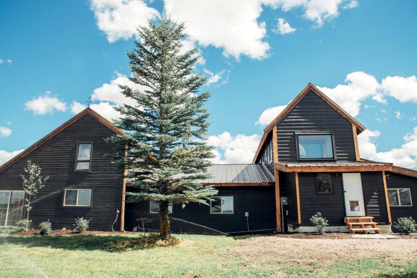 Beautiful Unit in a Scenic Farmhouse Retreat with Panoramic Views near Skiing & Trails in Tetonia, Idaho
