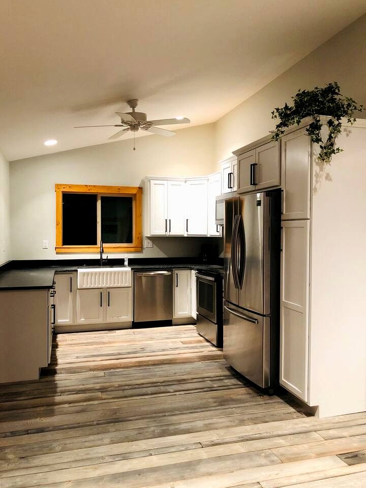 Beautiful Unit in a Scenic Farmhouse Retreat with Panoramic Views near Skiing & Trails in Tetonia, Idaho