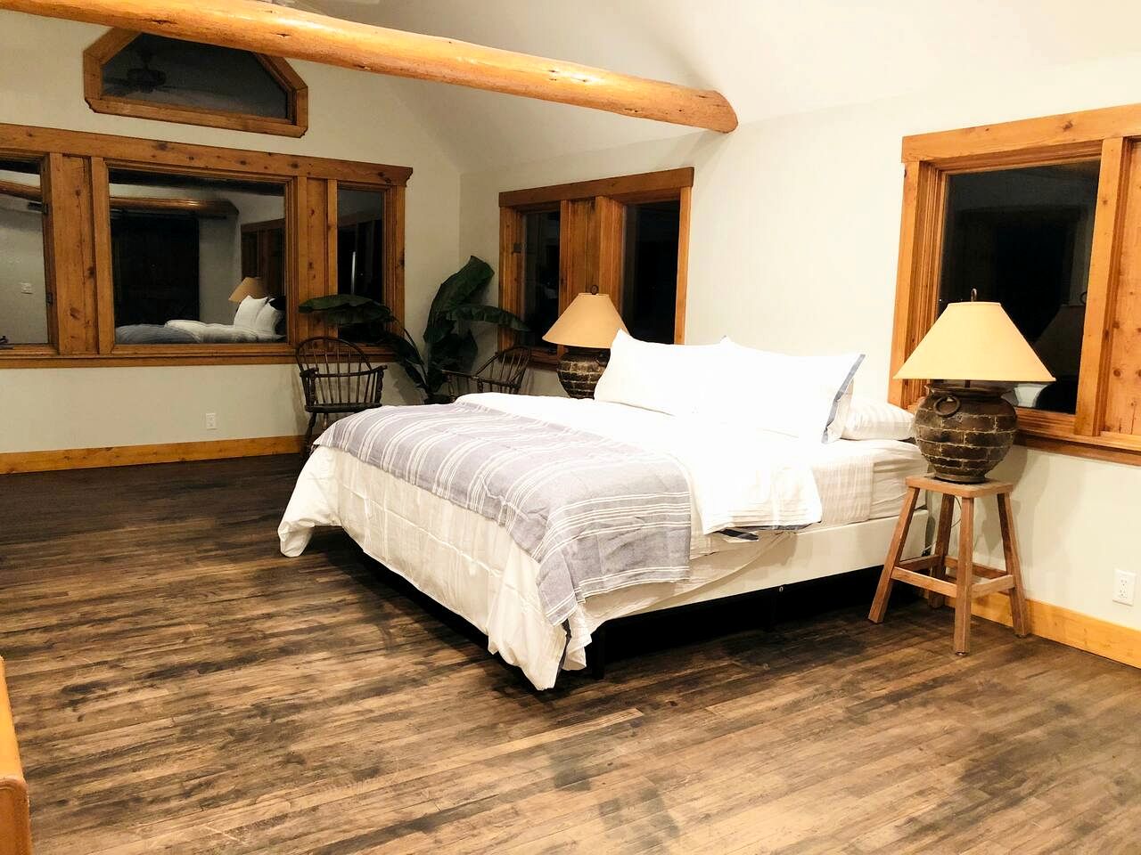 Beautiful Unit in a Scenic Farmhouse Retreat with Panoramic Views near Skiing & Trails in Tetonia, Idaho