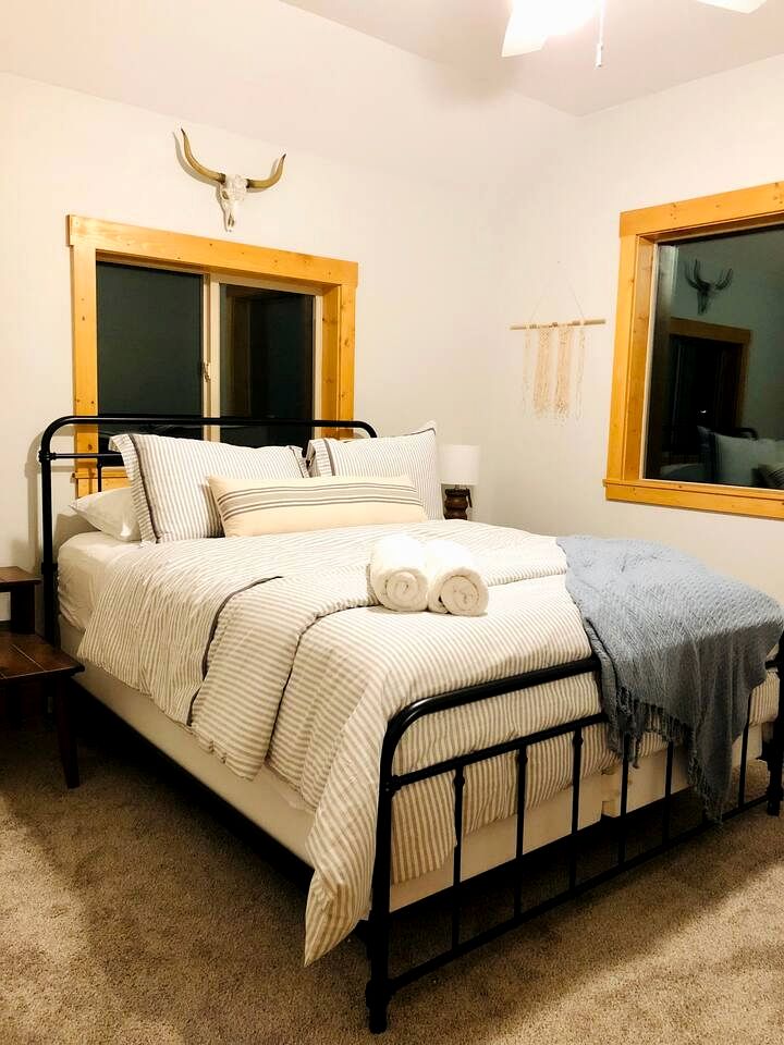 Spacious Unit in a Farmhouse Retreat with Scenic Picture Windows near Skiing & Fishing in Tetonia, Idaho