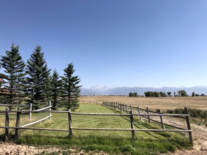 Tiny House, Big Adventure – 3BR Loft Stay in Tetonia, Idaho