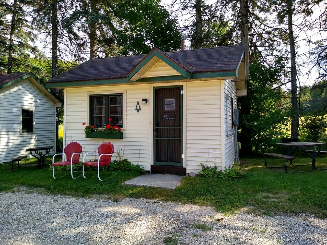 Cadillac Nature Retreat: Comfortable Glamping Cabins in Michigan