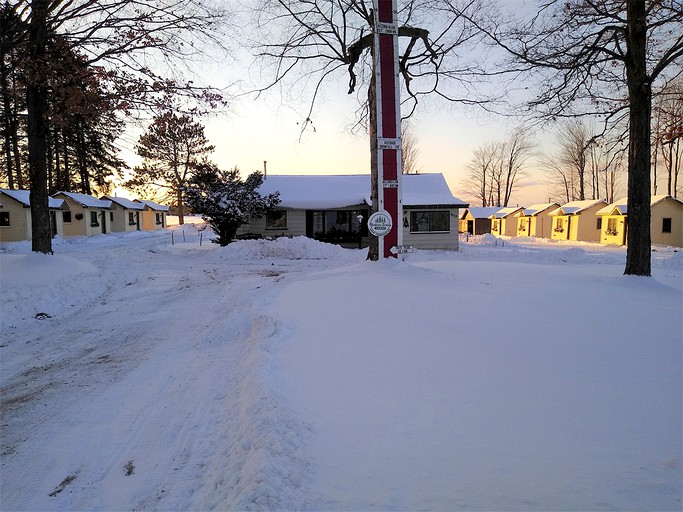 Cabins (United States of America, Cadillac, Michigan)