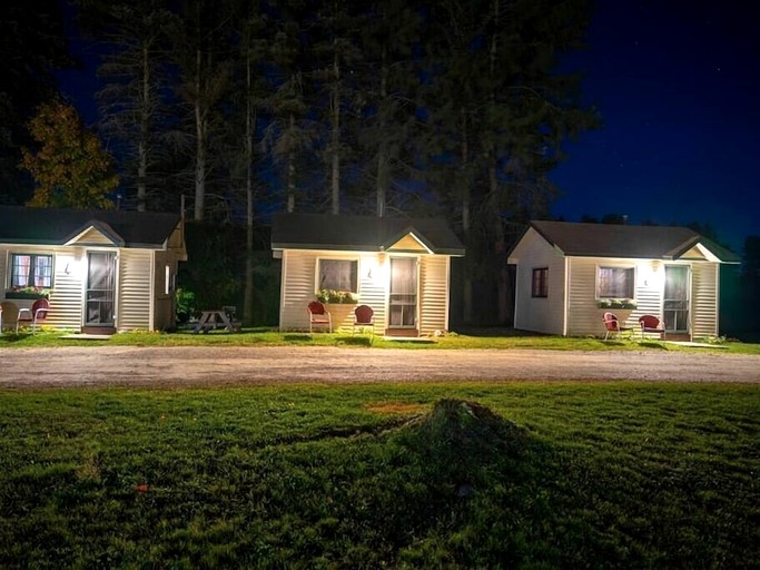 Cabins (United States of America, Cadillac, Michigan)