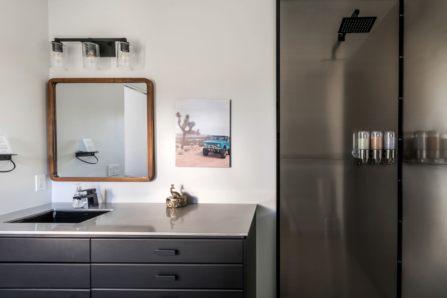 Secluded Modern Style Vacation Rental with Hot-tub in Joshua Tree, California
