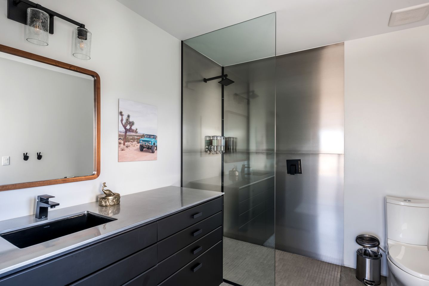 Secluded Modern Style Vacation Rental with Hot-tub in Joshua Tree, California