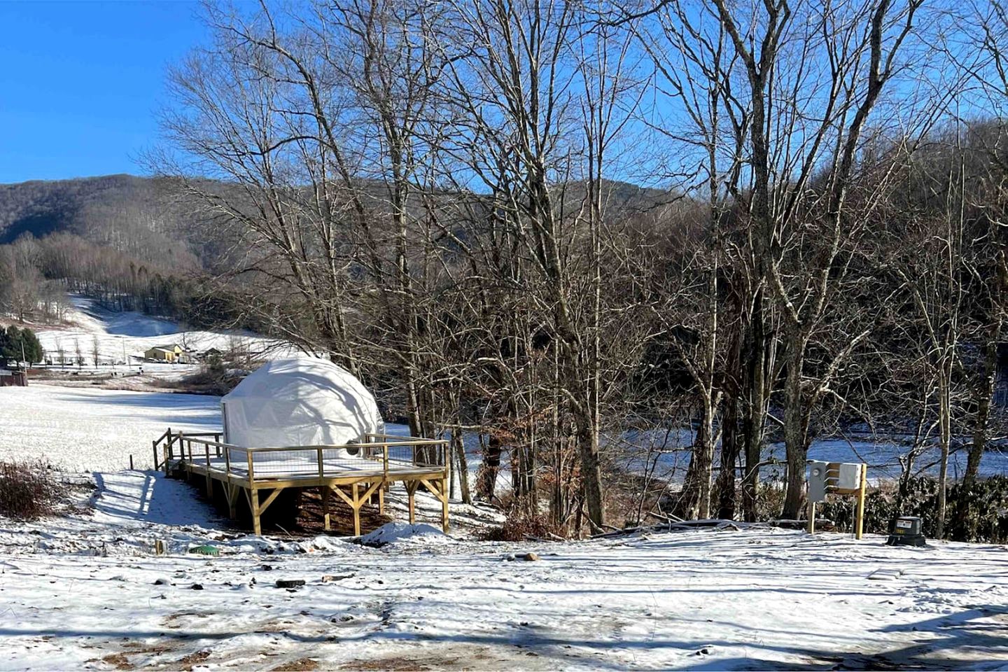Outstanding Chic Dome with Private Deck in North Carolina