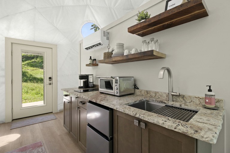 Domes (United States of America, Creston, North Carolina)