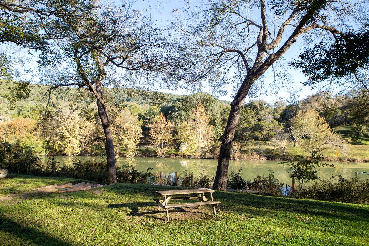 New Braunfels Glamping Retreat with Direct River Access. Ideal for Water Sports