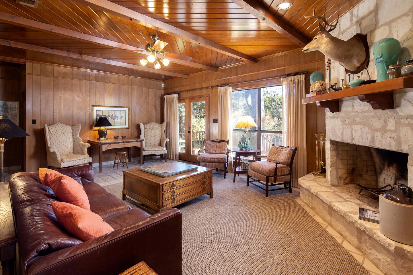 New Braunfels Glamping Retreat with Direct River Access. Ideal for Water Sports